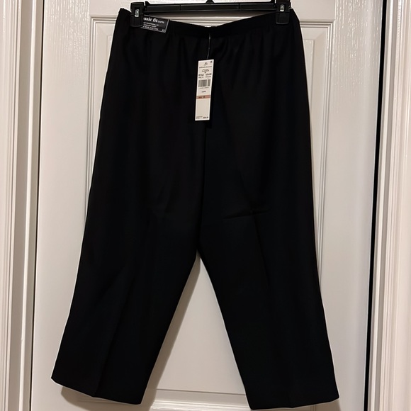 NWT Alfred Dunner Women's Classics Ponte Short Pants - Picture 10 of 12